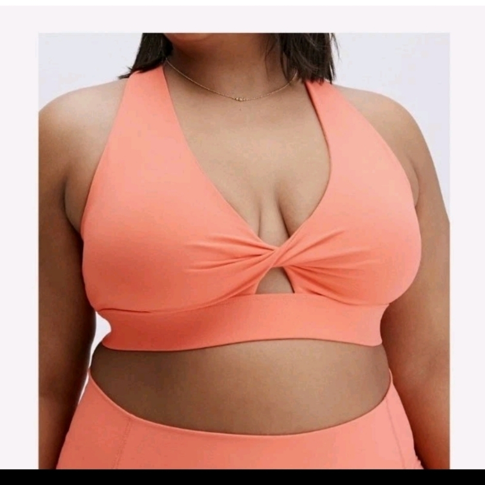 Fabletics Womens Peach Oasis Twist Medium Impact Padded Workout Sports Bra 1X